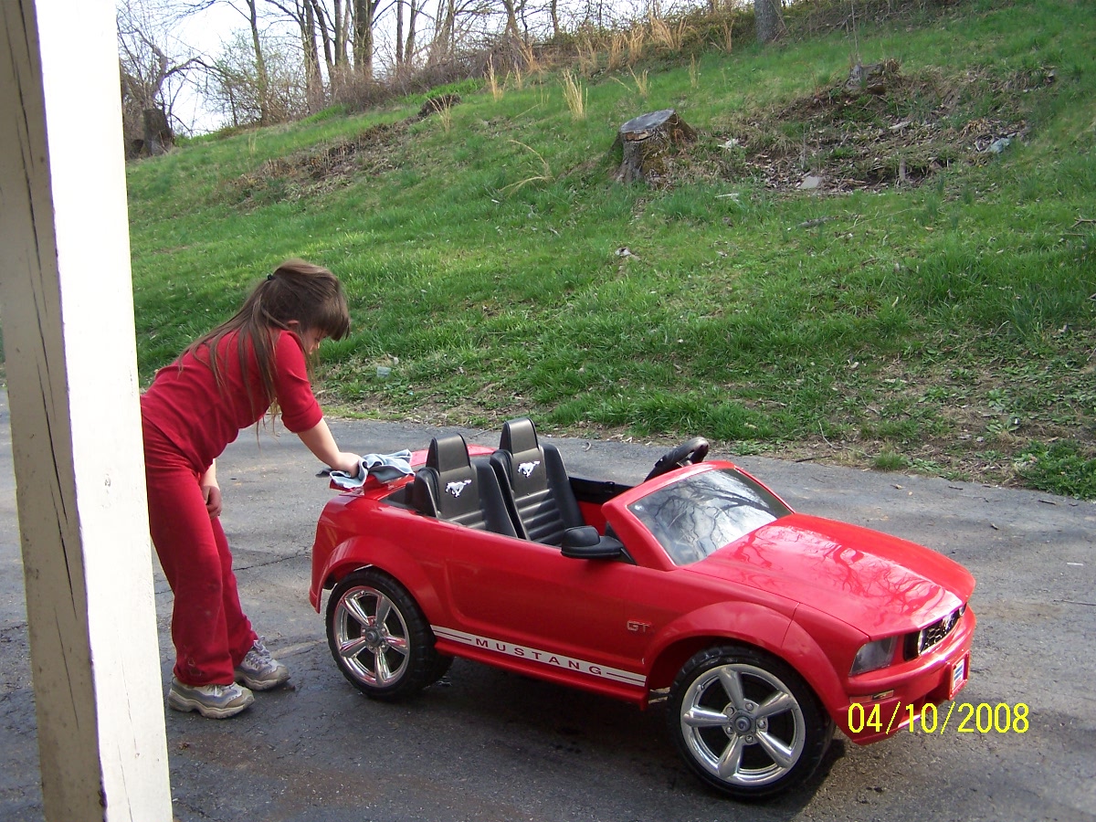 lura cleaning car 002.jpg