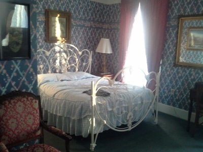 Hotel Strasburg Room.jpg